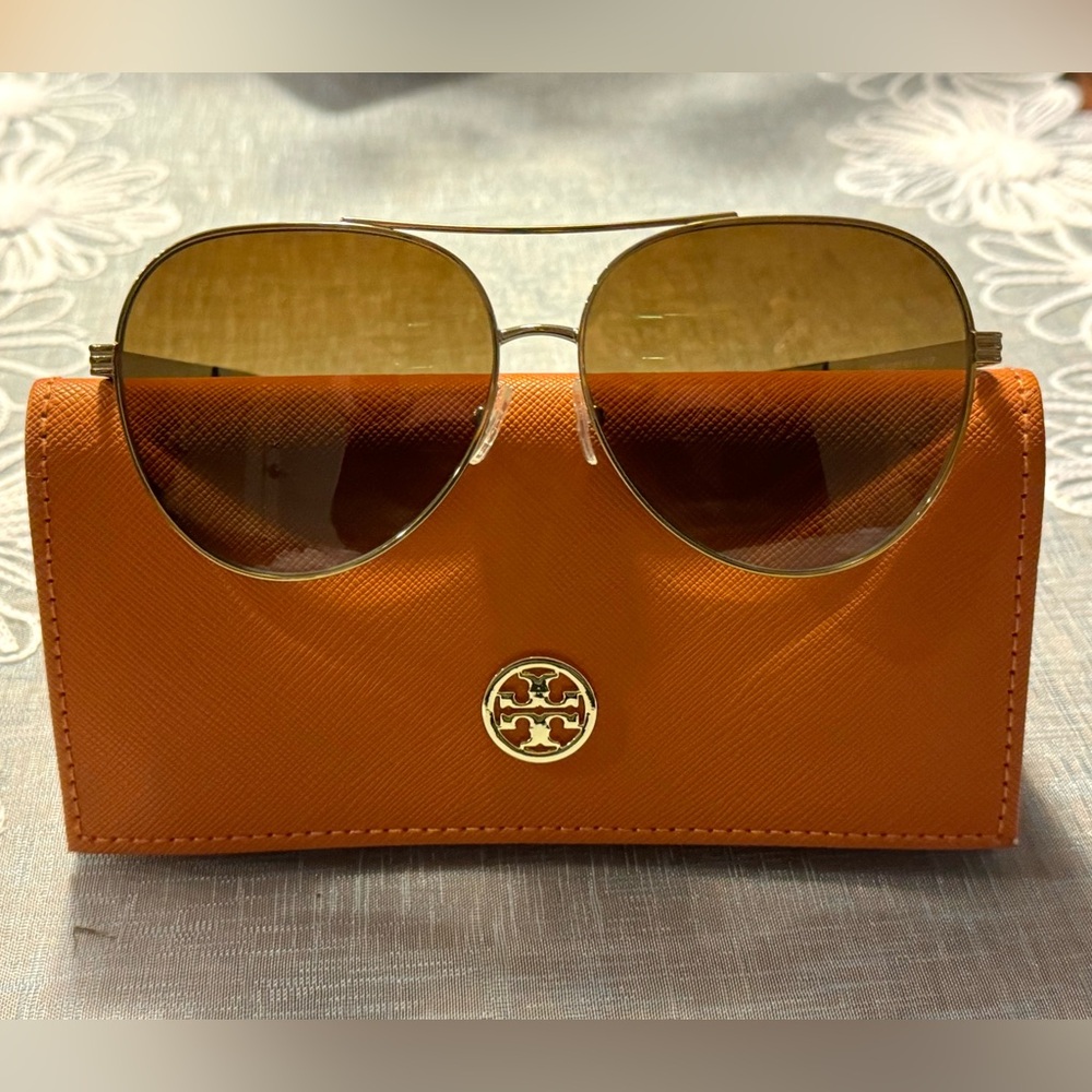 Tory Butch, womens bronze aviator sunglasses w/case